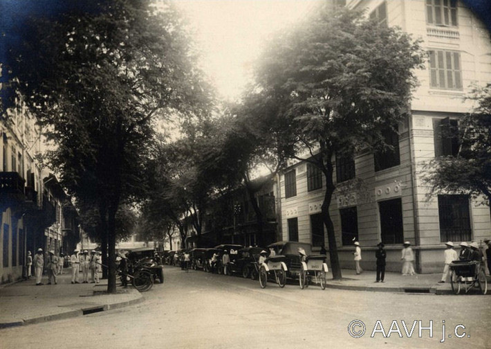 Đường phố ở trung tâm Sài Gòn năm 1925. Ảnh: Aavh.org.