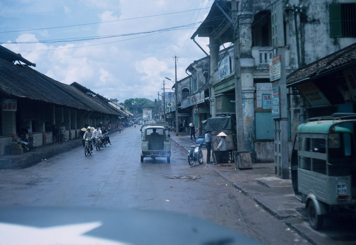Đường bên hông chợ Thủ Đức. Ảnh: Photolib.noaa.gov.