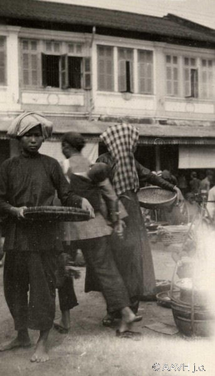Một góc chợ trên đường Tổng Đốc Phương. Ảnh: Aavh.org.