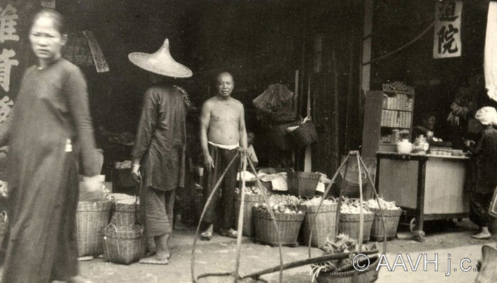 Một cửa hàng nông sản của người Hoa Chợ Lớn. Ảnh: Aavh.org.
