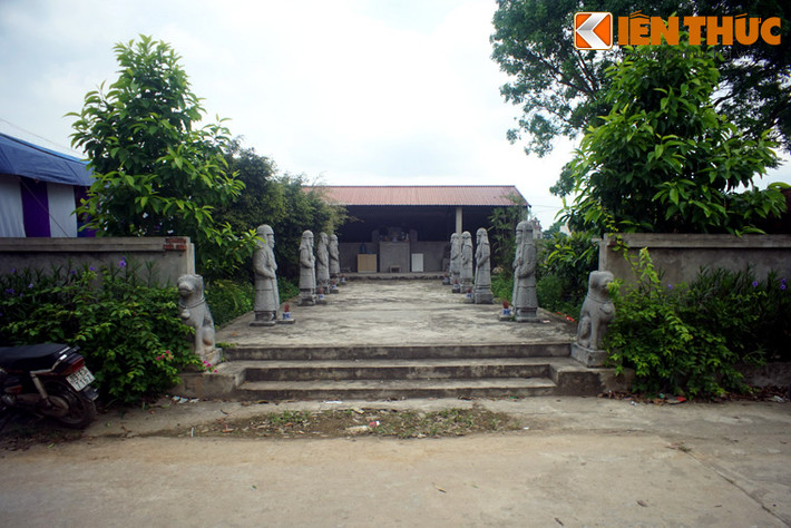 Nằm ở thôn Tiên Hội, xã Tiên Hội, Đông Anh, Hà Nội, đền thờ Quận công Nguyễn Đình Huấn từng là một ngôi đền có quy mô khá lớn của thời Hậu Lê.