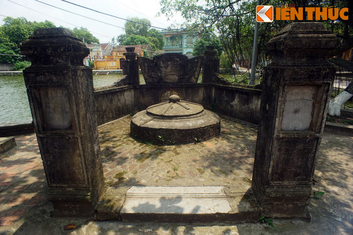 Nằm bên đình làng Nôm (xã Đại Đồng, huyện Văn Lâm, tỉnh Hưng Yên), giếng làng Nôm là một giếng cổ mang nhiều nét độc đáo hiếm có ở Việt Nam.