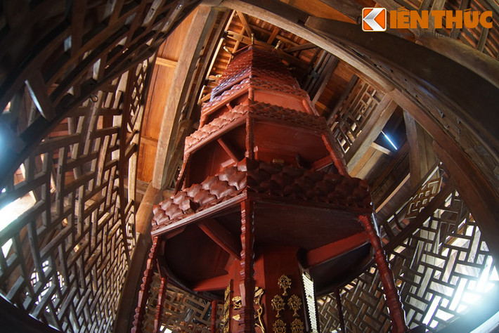 Chùa Bút Tháp (xã Đình Tổ, huyện Thuận Thành, tỉnh Bắc Ninh) là một ngôi chùa có giá trị đặc biệt về lịch sử và nghệ thuật kiến trúc của Việt Nam. Trong những cổ vật quý được lưu giữ tại chùa, có tòa tháp Cửu Phẩm Liên Hoa được đánh giá là một báu vật của Phật giáo Việt Nam.
