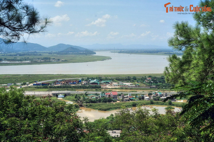 9. Nghệ An. Là vùng đất giàu truyền thống lịch sử, Nghệ An là quê hương của Chủ tịch Hồ Chí Minh cùng nhiều nhà cách mạng lỗi lạc của Việt Nam cận - hiện đại. Nơi đây cũng thu hút khách phương xa với bãi biển Cửa Lò, rừng nguyên sinh Pù Mát và là nơi hội tụ văn hóa xứ Nghệ giàu bản sắc.