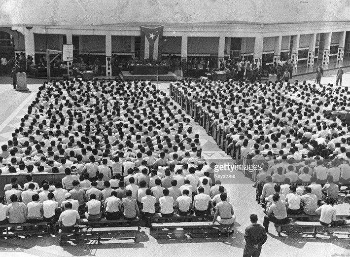 Một phần trong số 1,179 tù binh bị bắt giữ trong trận chiến vịnh Con Lợn trình diện trong phiên tòa ở Havana. Các tù binh này sau đó đã bị trục xuất về Mỹ theo thỏa thuận giữa Mỹ với Cuba.