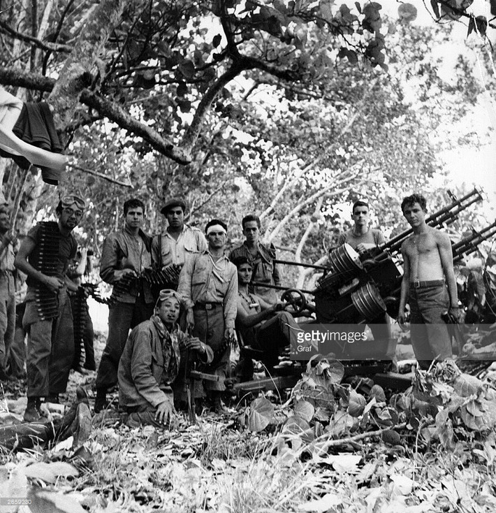 Một nhóm binh sĩ Cuba nghỉ ngơi sau khi trận chiến vịnh Con Lợn kết thúc.