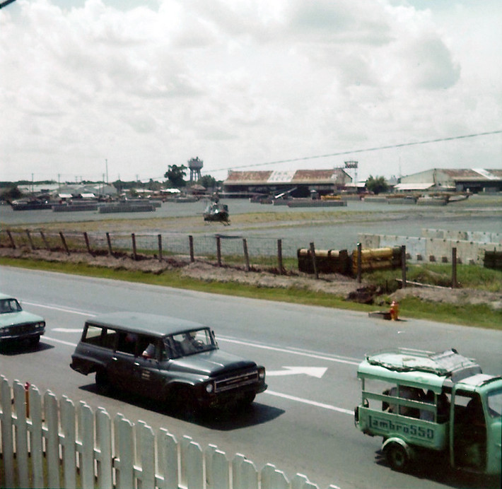 Sân bay trực thăng trên đường Cộng Hòa.