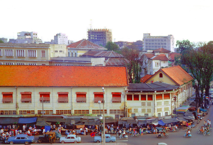 Khu chợ cũ ở đại lộ Hàm Nghi.
