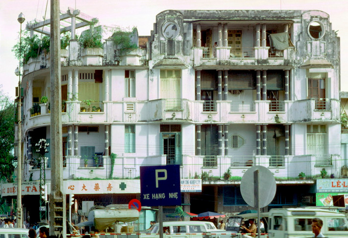 Nhà thuốc Diệu Tâm trên đại lộ Lê Lợi.