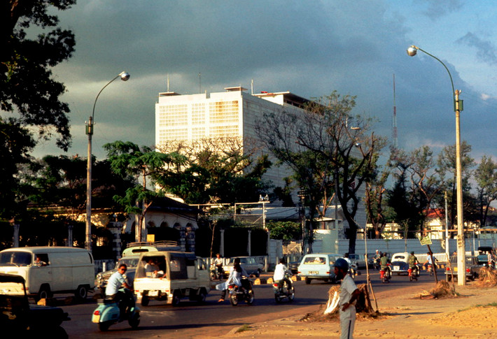 Tòa Đại sứ quán Mỹ ở Sài Gòn.