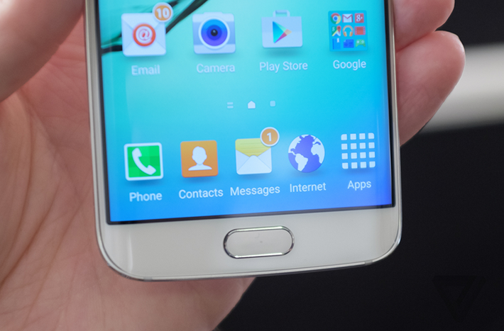 Nút hôm vẫn là dạng chữ nhận bo tròn giống như các dòng Galaxy khác của Samsung.