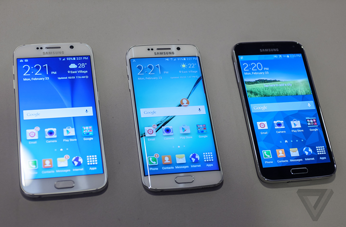Từ trái sang phải, Galaxy S6, Galaxy S6 Edge và Galaxy S5.