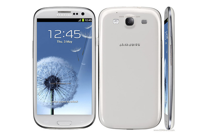 Samsung Galaxy S III xuất hiện vào ngày 3 tháng 5 năm 2012 tại London. Nó có thiết kế bo tròn kiểu vỏ sò và hoàn toàn khác so với người tiền nhiệm S II.