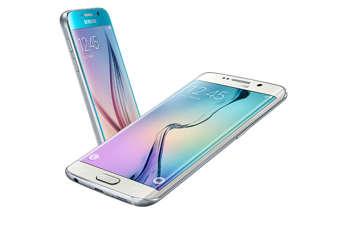 Galaxy thế hệ thứ 6 có hai phiên bản, phiên bản Galaxy S6 thường với màn hình phẳng và phiên bản Galaxy S6 Edge với màn hình vát cong ở hai bên.