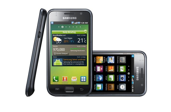 Chiếc Galaxy S đầu tiên được ra đời vào tháng 3 năm 2010 với thiết kế bo tròn 4 góc. Đây cũng là chiếc điện thoại thông minh chạy hệ điều hành Android thứ 3 mà Samsung sản xuất.