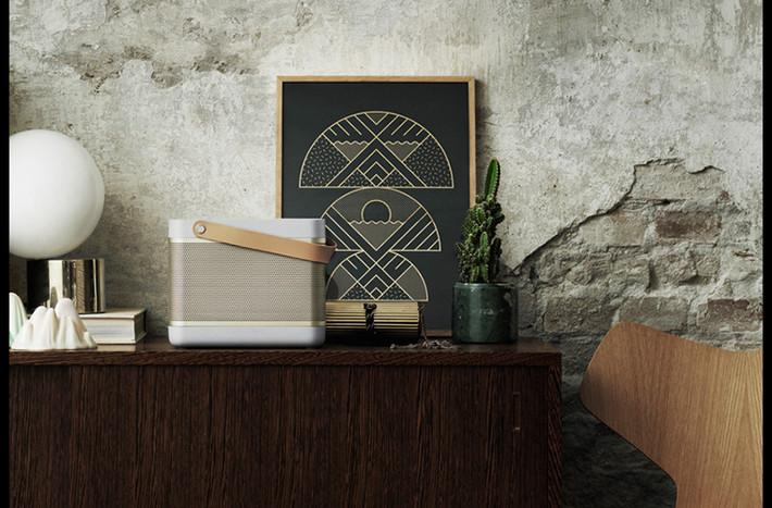 Bang & Olufsen Beolit 15 trông nhỏ nhắn như một hộp cơm.