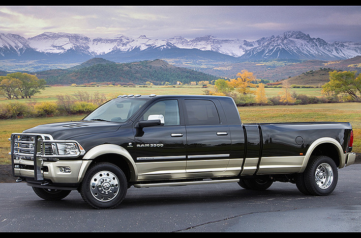 Phiên bản thử nghiệm Ram Long-Hauler mang đến những con số đáng kinh ngạc. Bao gồm chiều dài 7,3 mét, nặng 5.440 kg và có 3 bình đựng dầu với tổng dung tích lên tới 643 lít.