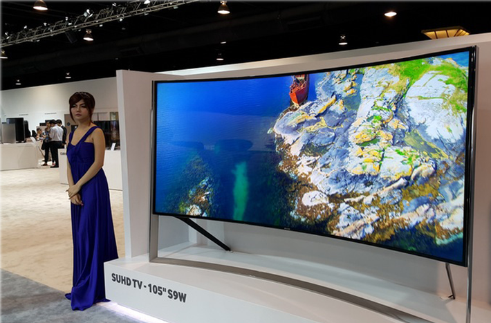 Chiếc TV SHUD cong có độ phân giải khủng 4K và kích thước khổng lồ 105”.