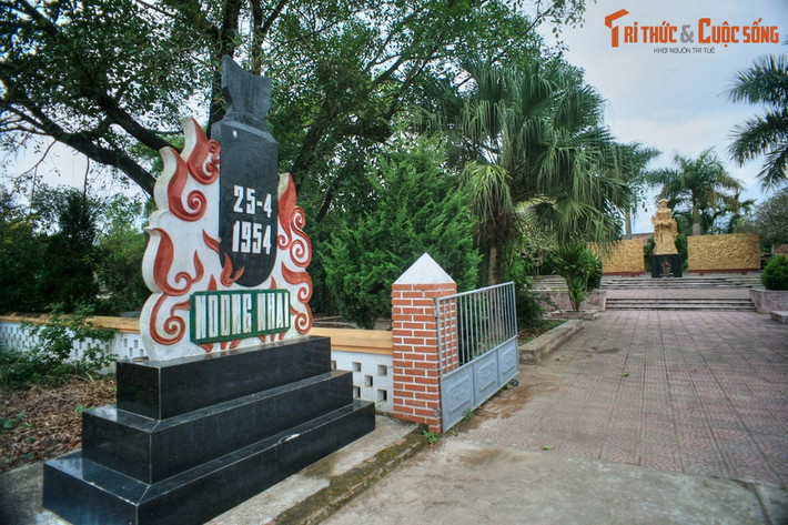 3. Tọa lạc ở bản Noong Nhai, xã Thanh Xương, huyện Điện Biên, khu tưởng niệm Noong Nhai là nơi ghi dấu vụ thảm sát Noong Nhai năm 1954, một sự kiện được ví như vụ “Mỹ Lai ở Điện Biên Phủ” do mức độ cực kỳ đẫm máu.