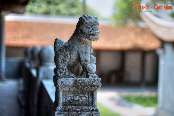 Theo tài liệu của Bảo tàng Lịch sử quốc gia, Sư tử nguyên là linh vật Phật giáo, được truyền vào Việt Nam theo sự du nhập của Phật giáo, nhưng được cải biến phù hợp với truyền thống, bản sắc văn hóa dân tộc. Ảnh: Hình tượng sư tử trên cây cầu đá cổ ở chùa Bút Tháp, Bắc Ninh.