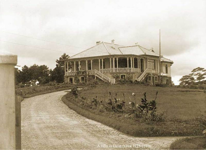 Một căn biệt thự của người Pháp ở Đà Lạt, khoảng năm 1925-1930. Ảnh: Raymond Chagneau.