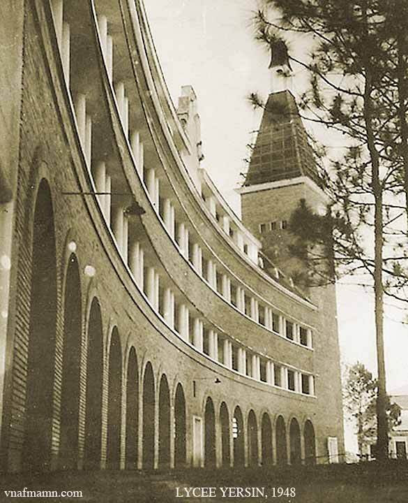 Trường Grand Lycée Yersin năm 1948. Ảnh: Raymond Chagneau.