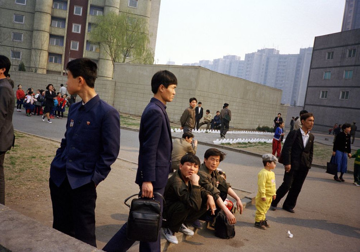 Một góc phố Bình Nhưỡng. Ảnh: Martin Parr/ Magnum Photos.