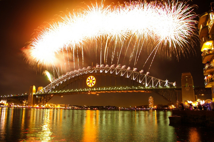 9. Cầu cảng Sydney (Australia). Không chỉ là một thắng cảnh của xứ sở Chuột túi, cây cầy này còn được thế giới biết đến với những màn pháo hoa mừng năm mới đầy ấn tượng. Ảnh: Matadornetwork.