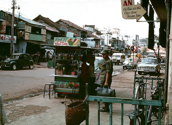 Trên đường Đề Thám. Ảnh: William Ruzin.