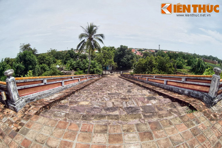 Các hiện tượng thời tiết thông thường như mưa, nắng, gió và bất thường như hạn hán, lũ lụt cũng được ghi nhận từ đây rồi báo cáo về cho vua nhằm có kế hoạch ứng phó trong triều đình và dân chúng.