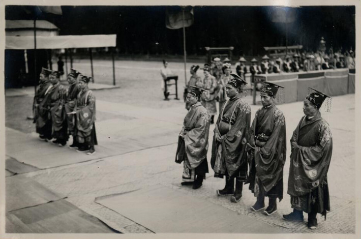 Các chức sắc trong buổi lễ tế. Ảnh: Tang-Vinh Photo.