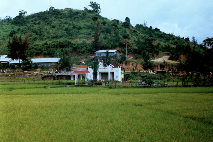 Ngôi chùa gần Quốc lộ 1. Ảnh: Arty611.smugmug.com.