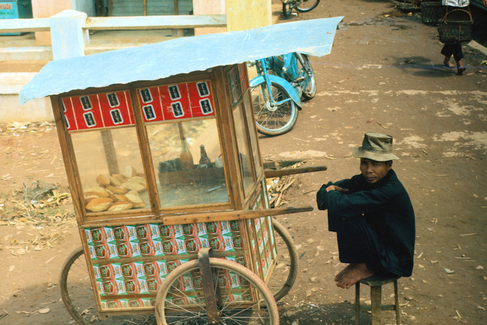 Quầy bán bánh mỳ dạo.Ảnh: Arty611.smugmug.com.