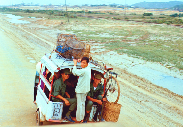 Chuyến xe lam trên đường tới Chu Lai.Ảnh: Arty611.smugmug.com.