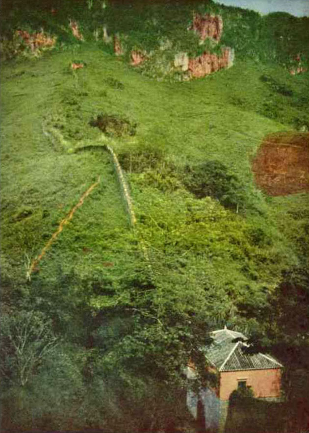 Một cửa khẩu ở khu vực biên giới Việt - Trung. Ảnh: National Geographic.