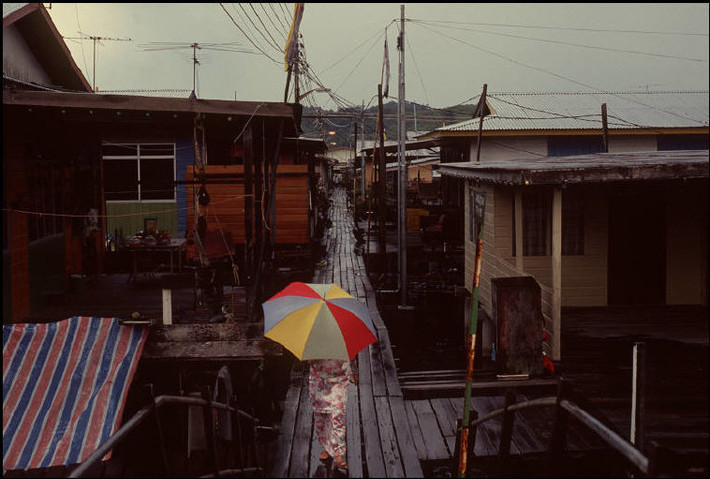 Khung cảnh ở làng nổi Kampong Ayer, địa điểm du lịch nổi tiếng hàng đầu của Brunei. Ảnh: Gueorgui Pinkhassov.