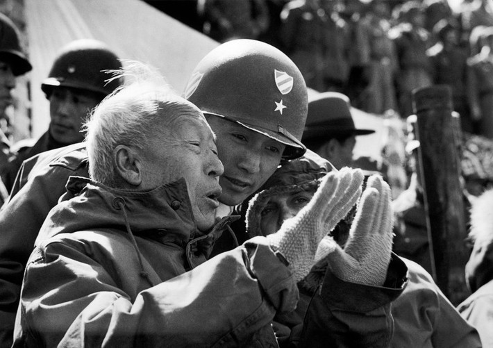Tổng thống Hàn Quốc Lý Thừa Vãn ở Keasong, 1952. Ảnh: Werner Bischof.