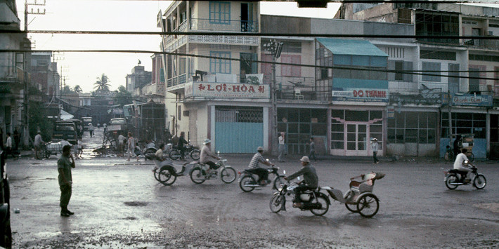 Đường phố Cần Thơ sau cơn mưa. Ảnh: D. Hoag.