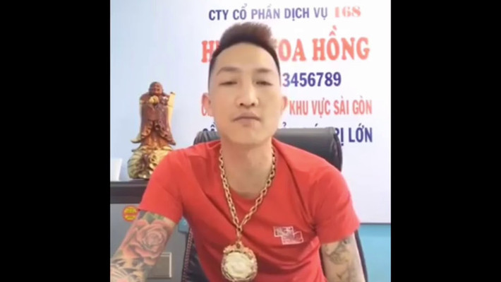 Một trong những video khoe công ty "tài chính" của Bùi Xuân Huấn. Huấn tự giới thiệu là Tổng giám đốc Công ty Cổ phần Dịch vụ 168, chuyên cho vay – cầm đồ tại khu vực Sài Gòn.