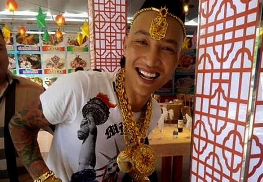 Mới đây, Huấn "Hoa Hồng", một trong những '"giang hồ mạng" đã bị Công an quận Bình Thạnh (TP HCM) ra quyết định đưa đi cai nghiện bắt buộc.