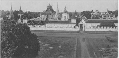 Toàn cảnh khu cung điện Hoàng gia Campuchia ở Phnom Penh thời thuộc Pháp. Hình ảnh được giới thiệu trên trang Indochine-souvenir.com.