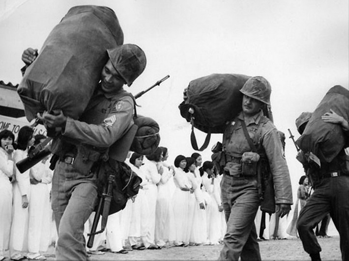 Lính Mỹ đưa quân vào Sài Gòn, 1966.