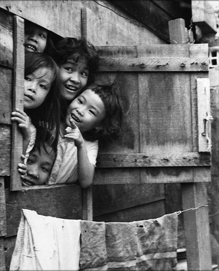 Trẻ em ngoại ô Sài Gòn năm 1966.