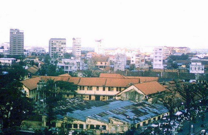 Đường Hàm Nghi nhìn từ khách sạn USAID II.