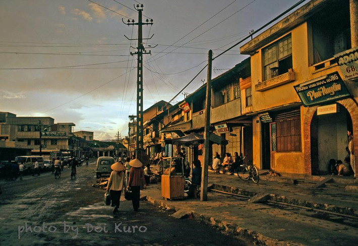 Đường Phan Đình Phùng một buổi chiều sau cơn mưa, 1990.