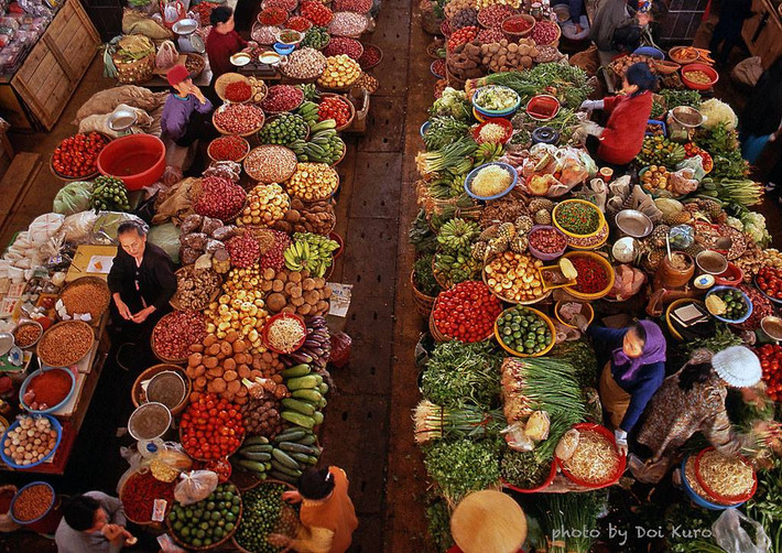 Các loại nông sản trong chợ Đà Lạt, 1996.