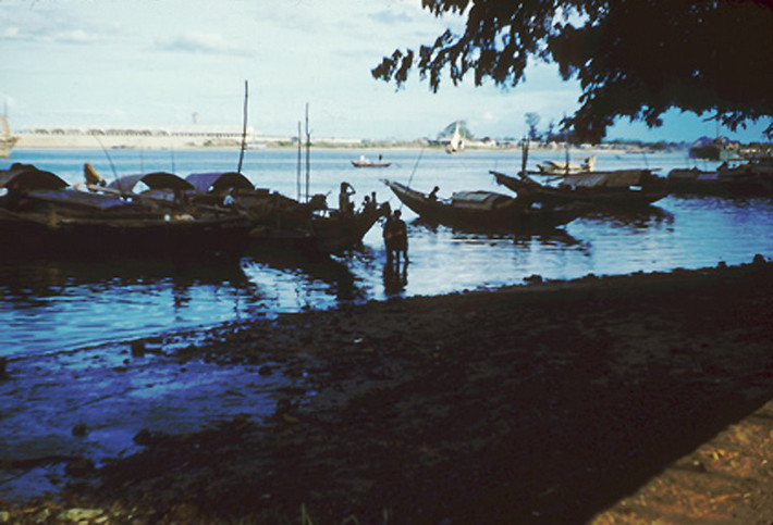 Bến thuyền trên sông Hàn.