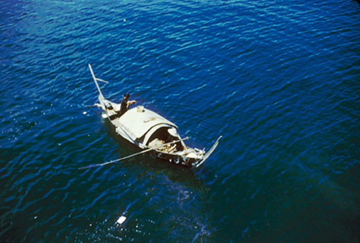 Một con thuyền nan trên sông Hàn.