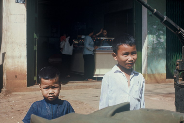 Những đứa trẻ tò mò.