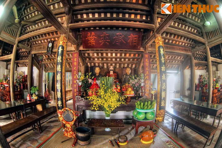 Ngoài chùa Chính, trong khuôn viên chùa còn các công trình khác như nhà Tổ, nhà Mẫu, nhà Khách và một số am thờ nhỏ…
